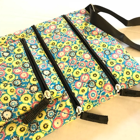 NWT quilted Crossbody floral bag - Picture 3 of 8